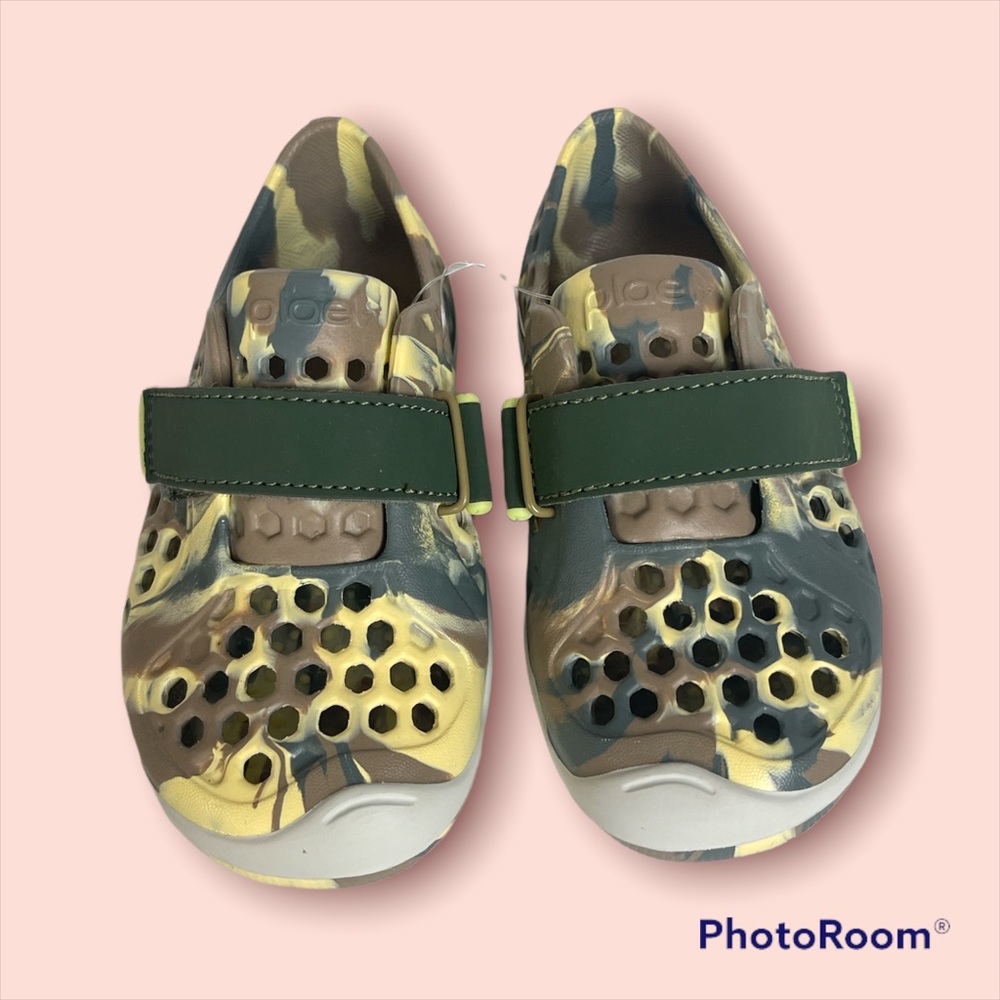 Plae water shoes